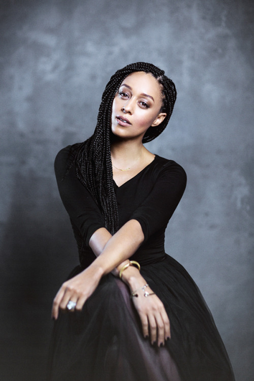 lyonnnss:definitelydope:Tia Mowry | By Emily Sotoshe is gorgeous.