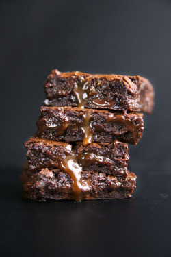omg-yumtastic:  (Via: hoardingrecipes.tumblr.com) Salted Caramel Double Chocolate Brownies - Get this recipe and more http://bit.do/dGsN  Sexy