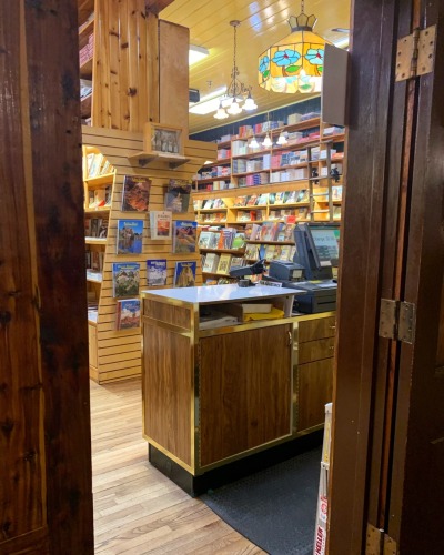 thekineticmachine:authorbrandondion:Hole in the Wall Book Store is an independent