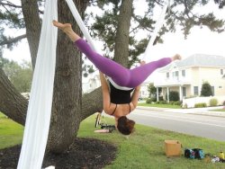 sexyyogapantsworld:  Acrobatic