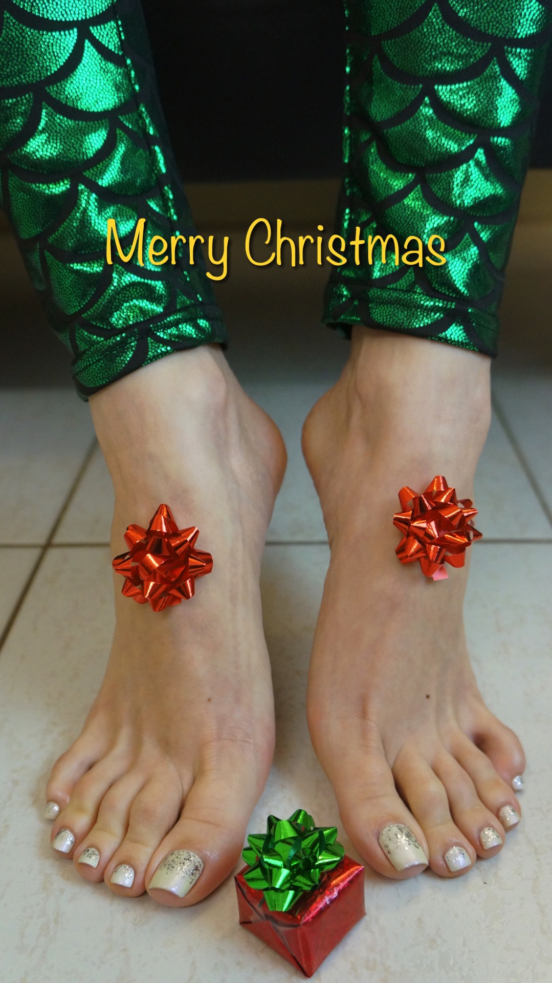 msprettyfeet69:  This is a little Christmas gift for all my foot lovers!www.ms-prettyfeet.com