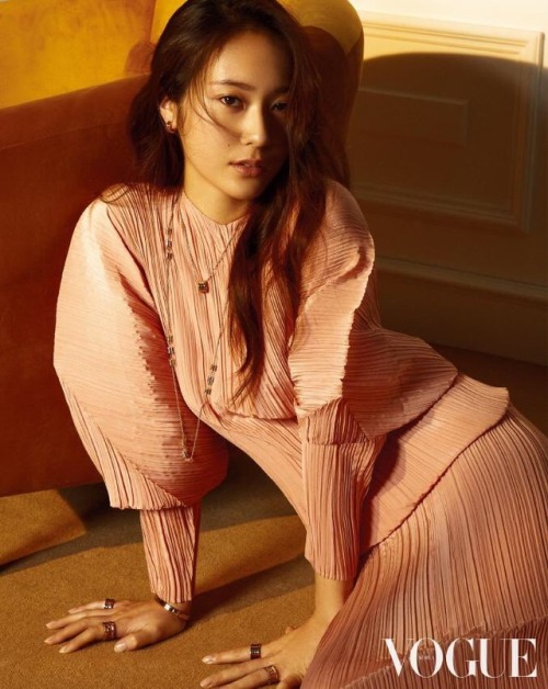 girlsmp4: Krystal for Vogue Korea April 2017