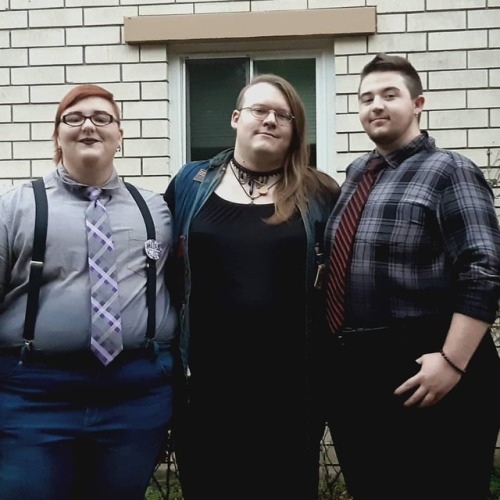 renniequeer: Polyam fam. &lt;3 #polycule #polyamory #queercutieswww.instagram.com/p/Brbl