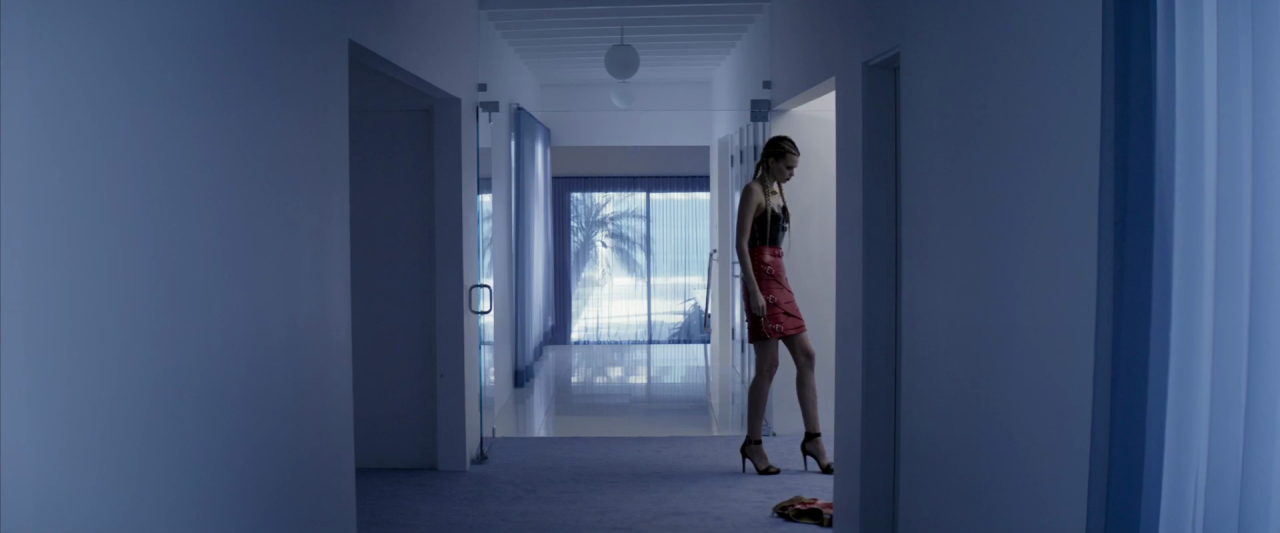 cinemasource:    The Neon Demon (2016,   Nicolas Winding Refn)  