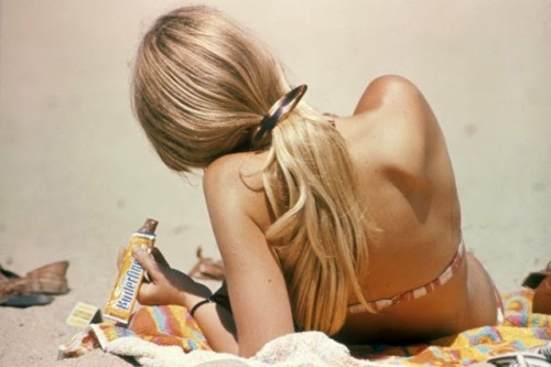 retrogirly:  Girls on the beach in California, 1970