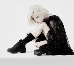 eubilla-alienqueen-of-suburbia:  sky ferreira