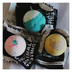 l0veisadeserter:  My obsession is ridiculous but whatever new bath bombs 💃💃 lushcosmetics #bigbluebathbomb #sakurabathbomb #honeybeebathbomb 