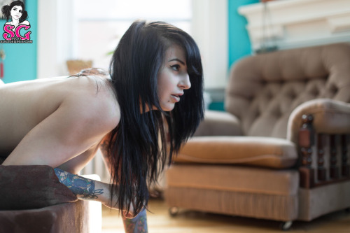  Moody Blue DATE: Oct 4, 2013   PHOTOGRAPHER: P_mod AISLINE SAYS:  “”Well, it’s hard to be a gambler  betting on the number  that changes every time.  Well, you think you’re gonna win,  think she’s giving in, a stranger’s all you find. Yeah,