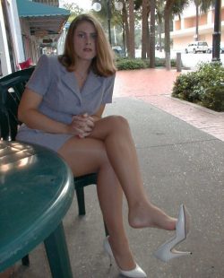 Female Nylon Feet