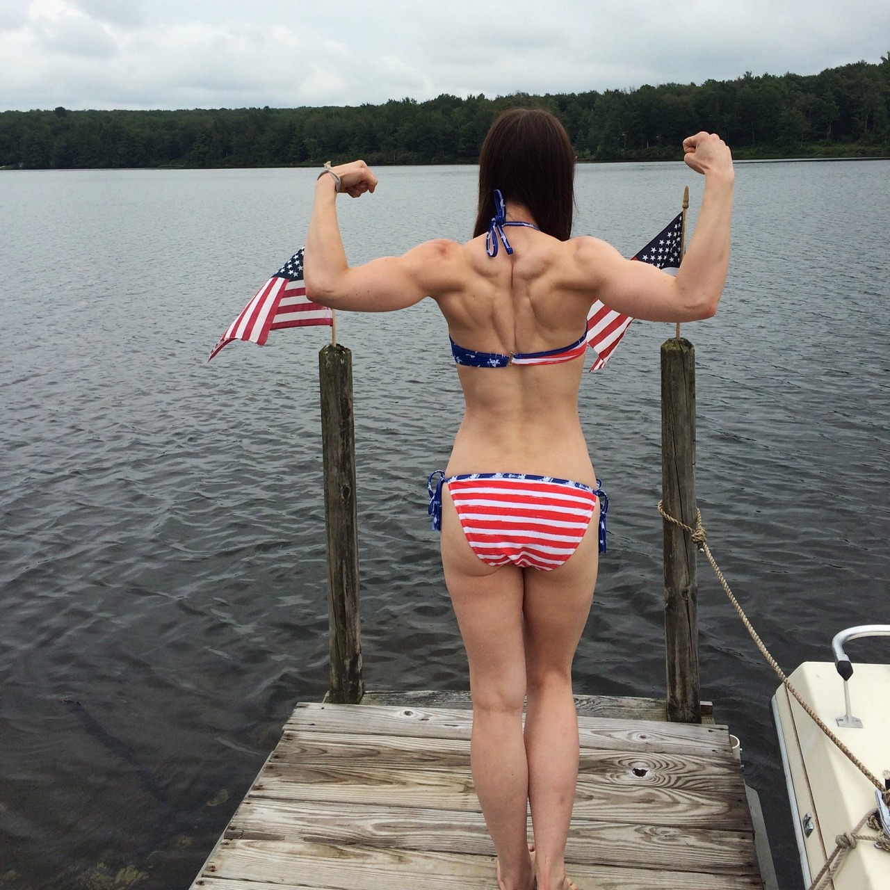 fit-and-skinny-kate:  Suns out guns out.