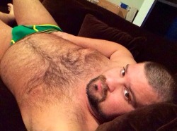 hunghairybear:  I’d be all over this sexy