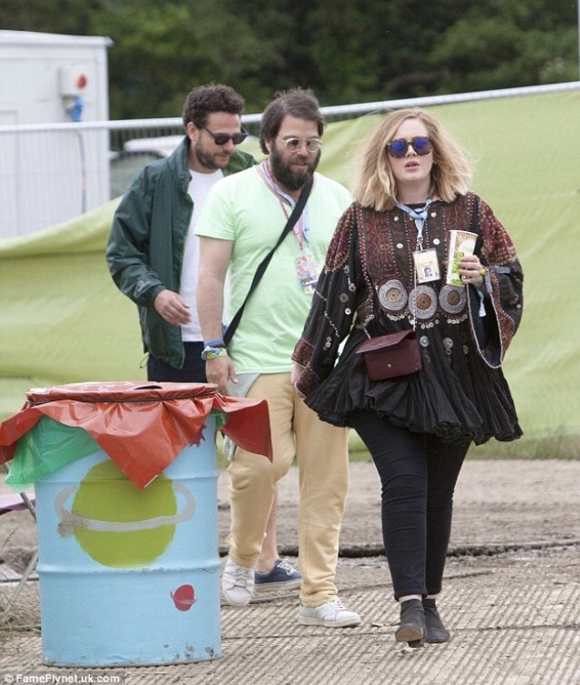 adoreyouadele:  Adele and Simon’s new photo in Glastonbury Festival.