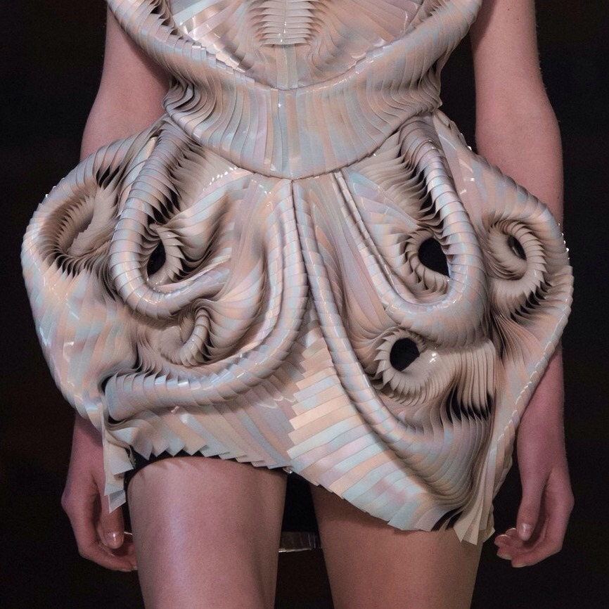 empress-empire:  Iris Van Herpen F/W16 Couture 