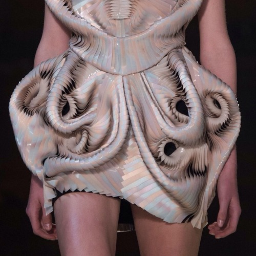 empress-empire:Iris Van Herpen F/W16 Couture