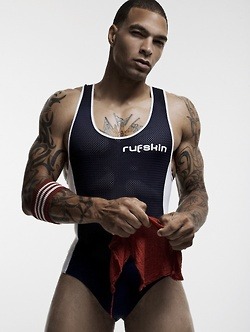 de-li-cious:  de-li-cious   Gotta get a singlet. Super hott