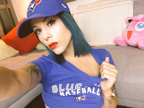 c0rtanablue: c0rtanablue:  Are you a Jays fan?? Let’s kill it tonight!!!  It’s Jays time!!! Yeah jay
