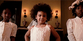 yemme:  freekumdress:  I like my baby hair, with baby hair and AfrosI like my negro nose with Jackson 5 nostrils  VIDEO 