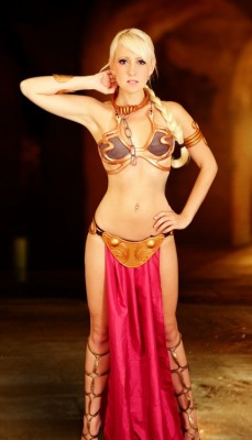 nerdybeauties:  Raychul Moore as Princess Leia. Amazing…More pics of Raychul here 