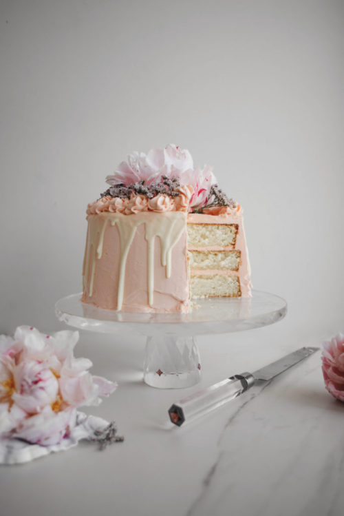 sweetoothgirl: Pink Champagne, White Chocolate and Rose Cake