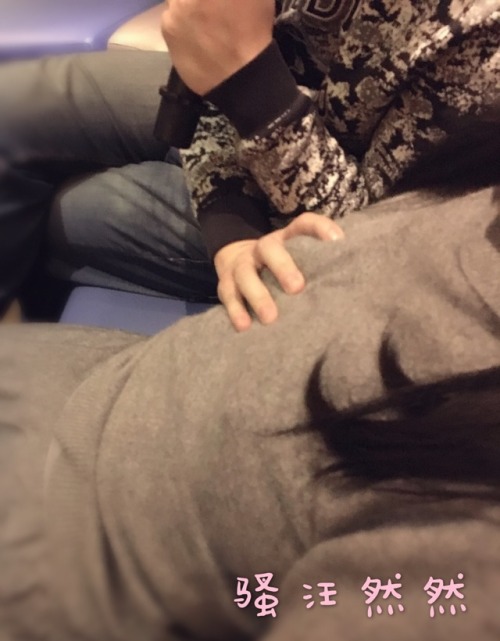 jocol: 3P第二章 “KTV” 和主人男票去酒店开了房间，把东西放好之后，因为肚子饿饿了，就决定先去吃饭饭！ 主人居然不许狗狗穿胸罩..好害羞..又有点兴奋 杨哥带着我们
