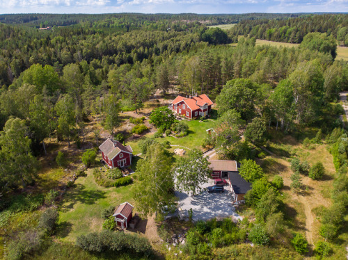 thenordroom:Traditional Swedish farmhouse | more hereTHENORDROOM.COM - INSTAGRAM - PINTEREST - SUPPO