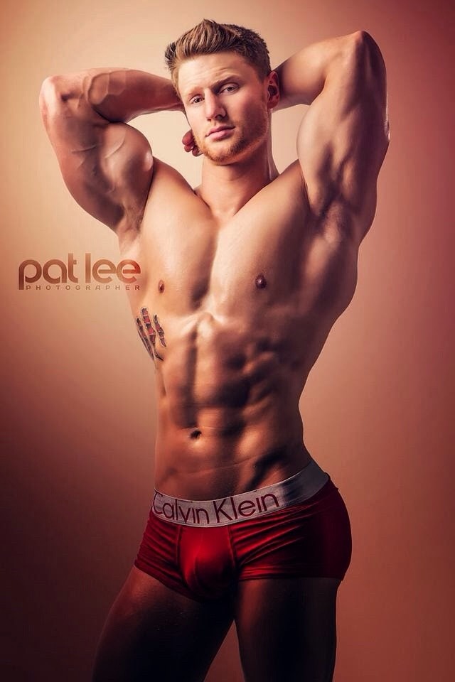 hombresbuenos:Modelo Americano: Cory Mason  Fotógrafo: Pat Lee Sigan las cuentas