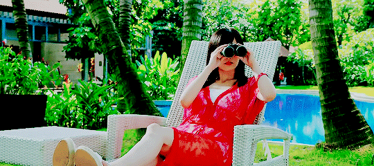 mochichan00: When you’re chilling by the pool and a cute guy walk by 