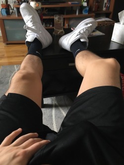 nikebromo: Straight up chillin… or chillin