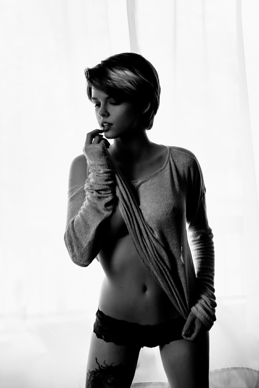 lesbihonest-brandilynn:  Alis Volat Propriis. 💞(David Martindale)