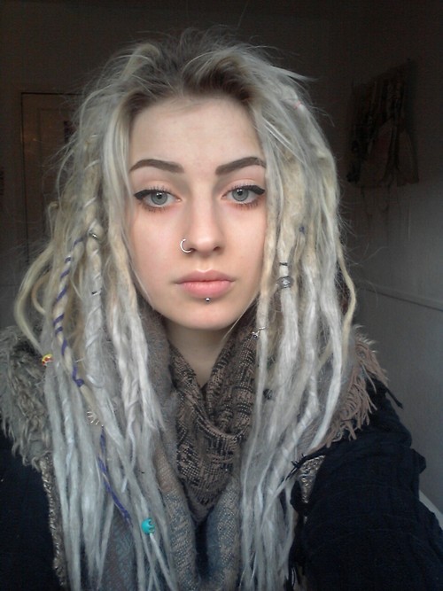 alternative-grunge-girls:  Forever wanting dreads 