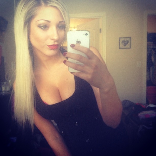 sexy-females-eh:  prettykittty99