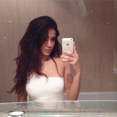 arab-princess:Me !!! And  My  Bra less  Self damn