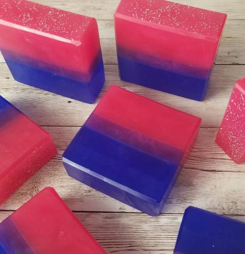 justlgbtthings: snootyfoxfashion: LGBTQ+ Pride Soap from PrettySoapCo the ace one is mesmerizing