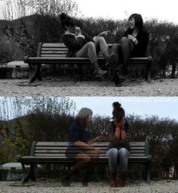 una-chica-con-esquizofrenia:  una-chica-con-esquizofrenia : Esta foto me llega mas que nunca… Amigas desde 5° básico, íbamos en distintos curso ella en el E &amp; yo en el B.. pero nos hicimos buenas amigas, estábamos siempre la una para la