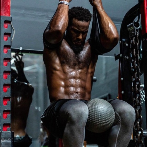 charlibal: Another BALLER we’re THIRSTING for…Smash or Pass???