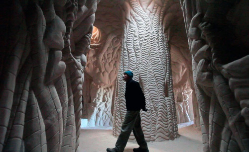 cubebreaker:
“ Artist Ra Paulette has spent the past 10 years carving out this cave in New Mexico with his dog by his side, in hopes of it one day becoming a venue for art.
”