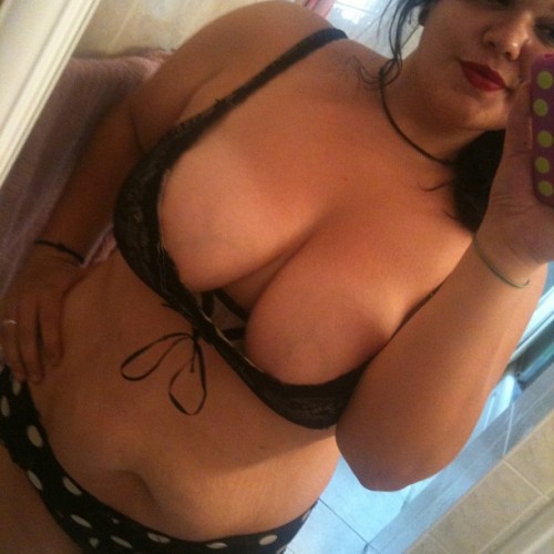 loreleijones420:  #bbw #bbwcuties #curvy #camgirl #thick #thighs #tigolbitties #panties #selfie