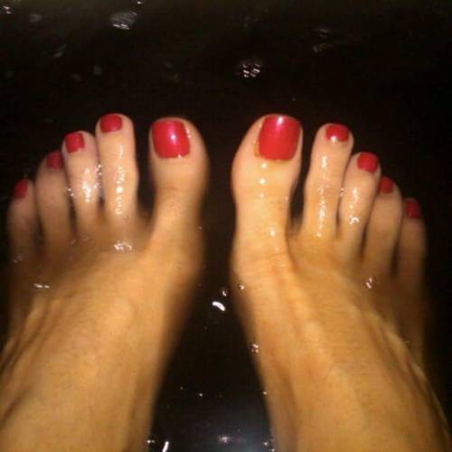 sexytanfeetz:  Suckable , yummy!