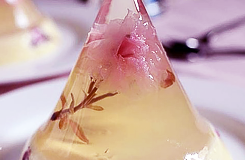 japanwilltakeyourbreathaway:  Sakura jelly. 