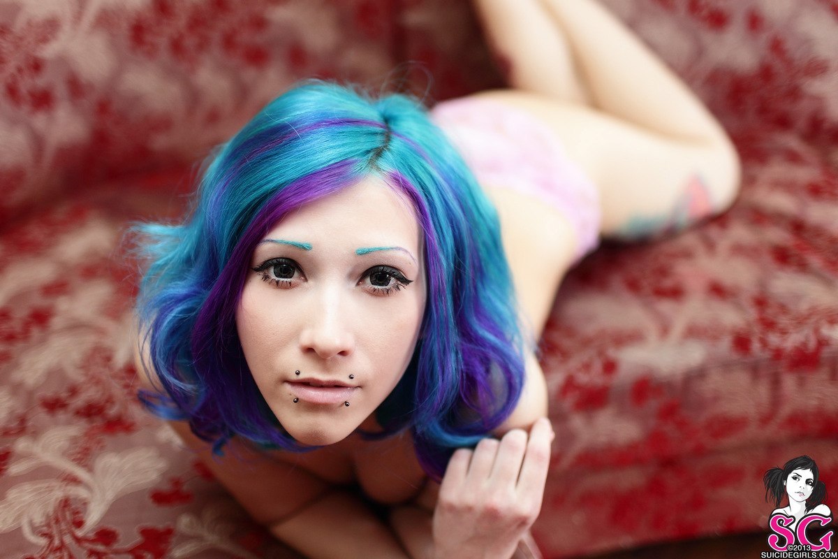 sglovexxx:  Hloya Suicide