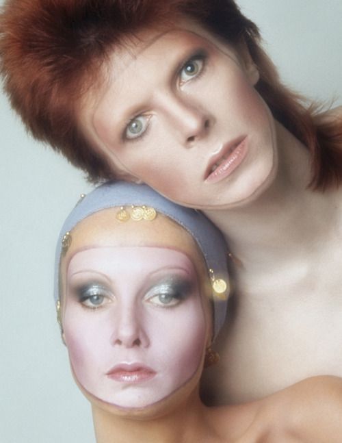 David Bowie &amp; Twiggy - 1973 - Album Pin Up cover Photo Justin de Villeneuve