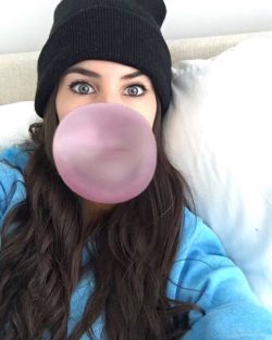 👻Snapchat- JenSelter 😝 If only I could blow a bubble this big!! Comment yours below, adding a bunch of you by jenselter