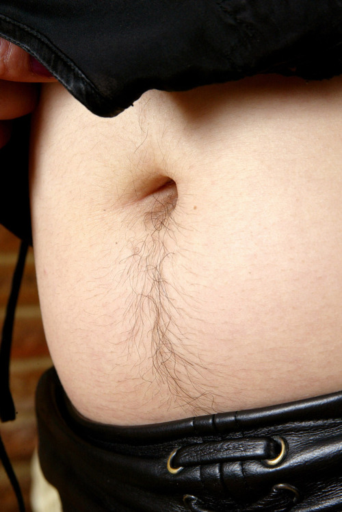 superhairyandhirsutechicks:  Hairy Anat 
