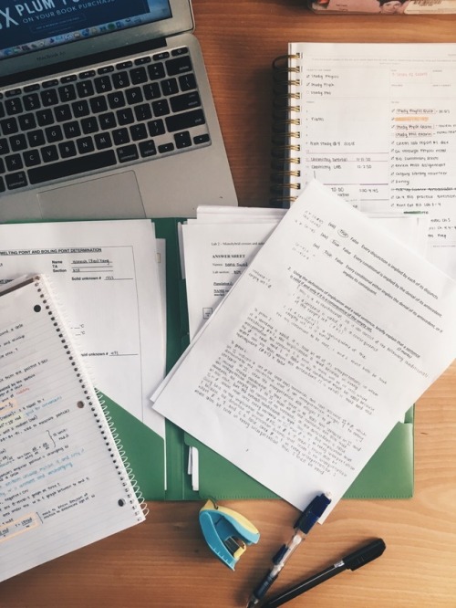 hannahreveur: Planning helps to clear my head and makes the mess I make during studying a bit more b