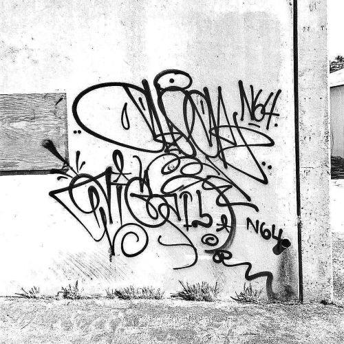 handstyler:Ekser (@3ks3r) and Aigo (@a1go) tag teaming like BOOM!#ekser #aigo #handstyle #graffi