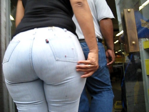 pearhub: #bbw #booty #jeans #tight pants