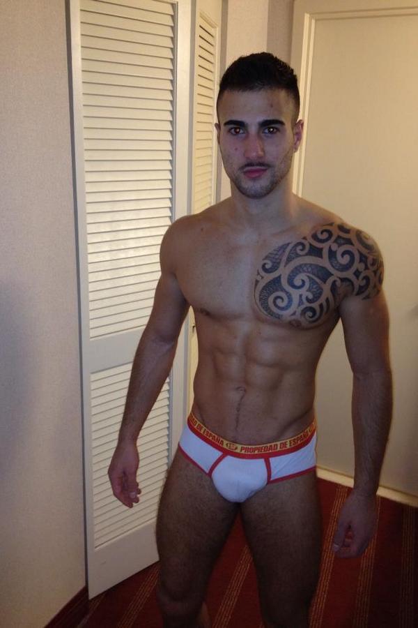 sexiassdude:  SleepOver =)