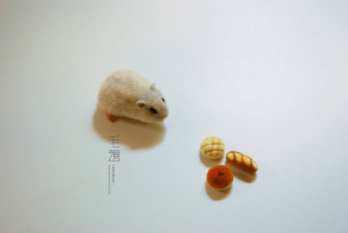  ▋ Djungarian Hamster ( custom-made )  Sculpture approximately  6 x 8.5 x 4.5 cm 