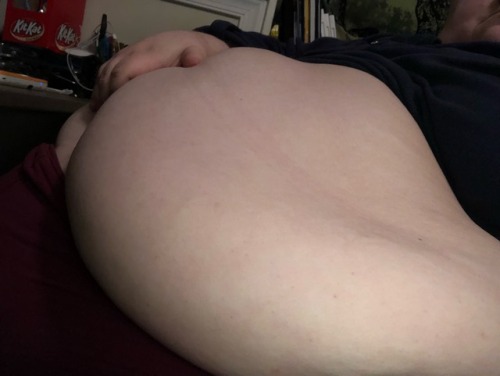 bignblueeyed1989:Playing with my belly. Well the top half anyway.