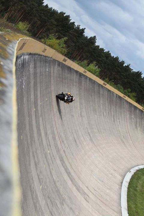 fabforgottennobility:  flat-out